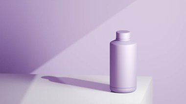 Leylak renginde bir içki şişesi, leylak arkaplanının önüne yerleştirilmiş parlak renkli fotograf konsepti..