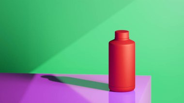 Parlak kırmızı renkli içki şişesi bir orkide masasına yerleştirilmiş, Karayip yeşil arka planının önüne yerleştirilmiş, parlak renklerle fütürist fotoğraf konsepti