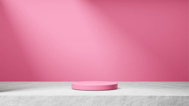 Çimentoda izole edilmiş ahududu podyumu. Arka planda güneş ışınları ışığı, kızartılmış ahududu arka planı, ürün değişimi..