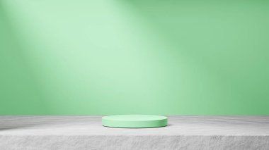 Arka planda güneş ışığı, armut tartı arka planda ürün değişimi olan çimentodaki izole armut tart podyumu.