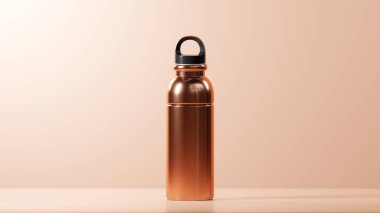 Metalik Turuncu Bronz üzerine modern parlak bir içki şişesi ve şeftali arkaplanı üzerine siyah bir kapak.