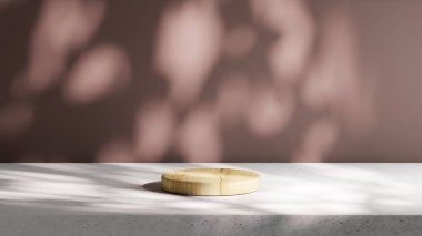 Çembersel ahşap bir podyum, Chestnut arka planındaki çimento tabanına yerleştirilir. Yaprakların doğal gölgeleriyle aydınlatma