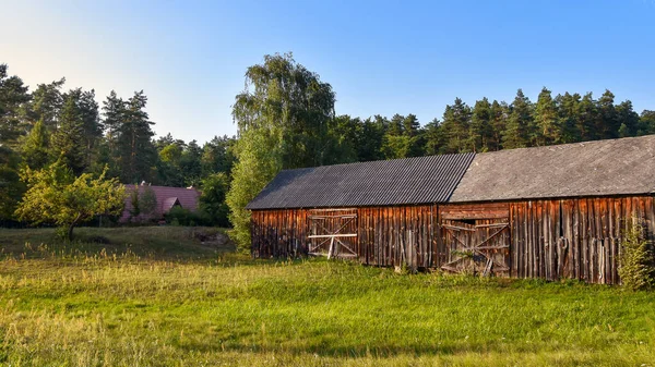 Old Wooden Barn Situated Meadow Evening Sun Forest Ald Litlle — Stock Photo, Image