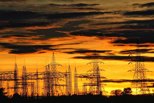 Centrale Elettrica Rete Elettrica Bel Cielo Arancione Sfondo Retroilluminato — Foto Stock