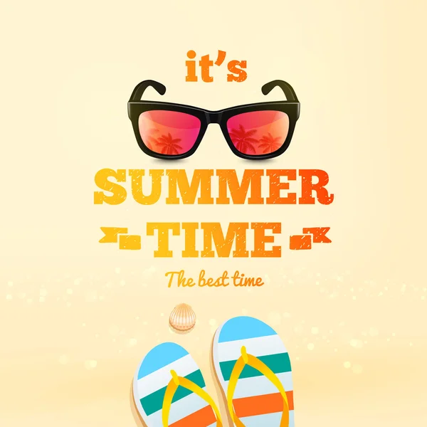 Cartel de verano. Es la inscripción tipográfica Summer Time con gafas de sol, un par de chanclas, concha. Fondo de verano — Vector de stock