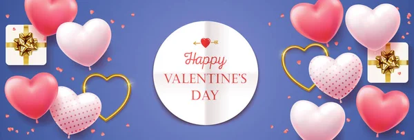 Feliz día de San Valentín. Banner horizontal para el sitio web. Fondo romántico con elementos de diseño realistas, caja de regalo, corazones de metal, globos en forma de corazón, esparcidos con confeti — Vector de stock