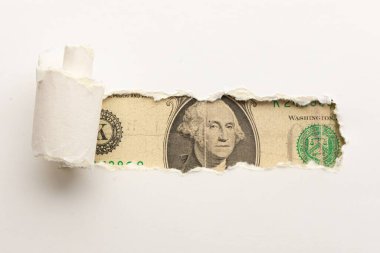 Çeşitli renklerdeki yırtık kağıt