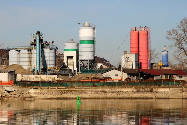 Vecchia fabbrica di cemento — Foto Stock