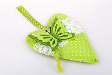 Kelebek ile yeşil kalp