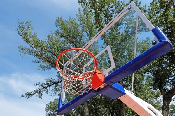 Basketbol kurulu turuncu çember ile — Stok fotoğraf