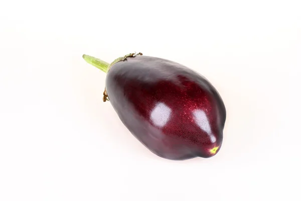 Aubergine fraîche isolée — Photo