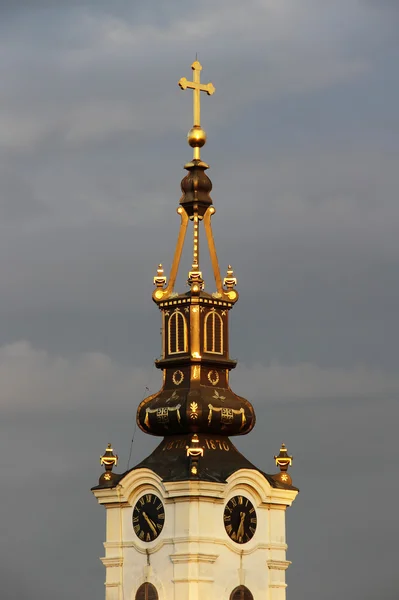 Techo de la iglesia ortodoxa al atardecer, Zemun, Serbia — Foto de Stock