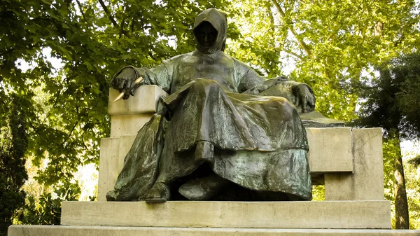 Statue of Anonymous in Budapest,capitol of Hungary — Stock Photo, Image