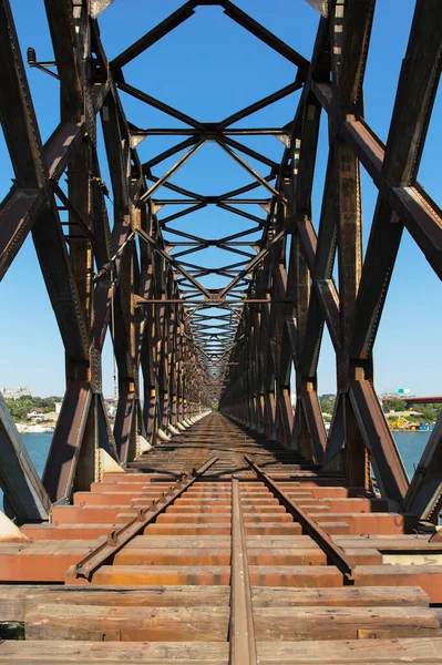 Rusty Viejo Puente Acero Fuera Uso — Foto de Stock