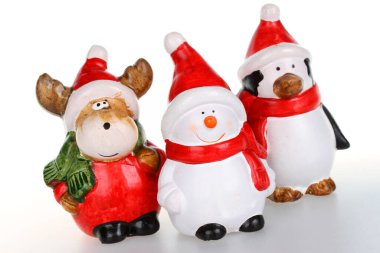 Noel süslemeleri bebekleri, kardan adam, geyik ve penguen bebekleri Noel Baba kılığında