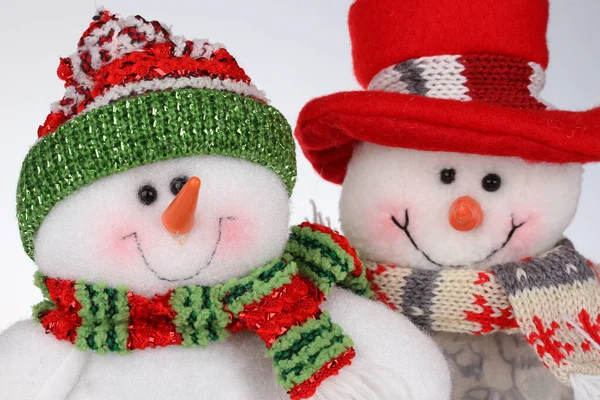 クリスマスの飾り2体の雪だるま人形 ストックフォト