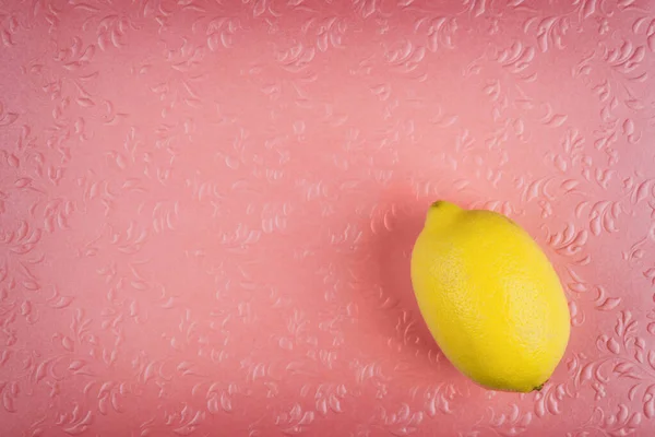 Λεμόνι Φρούτα Παστέλ Ροζ Υφή Φόντο Ελάχιστες Έννοιες Τροφίμων — Φωτογραφία Αρχείου