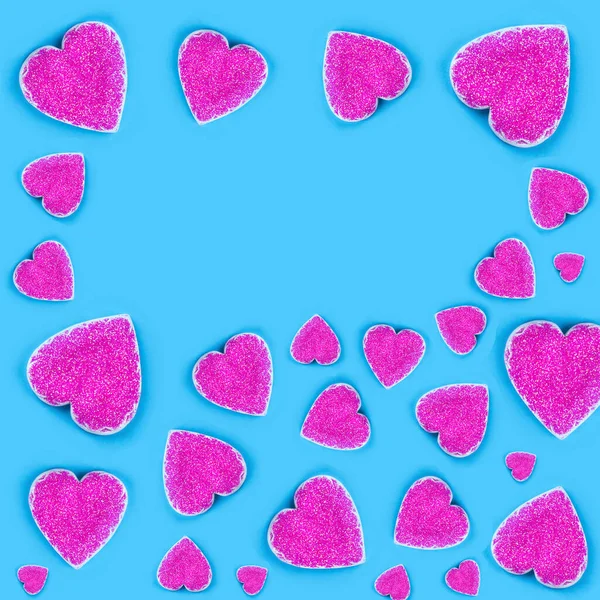 Pembe Kalpler Parlak Mavi Arkaplanda Fotokopi Alanı Ile Sevgililer Günü — Stok fotoğraf