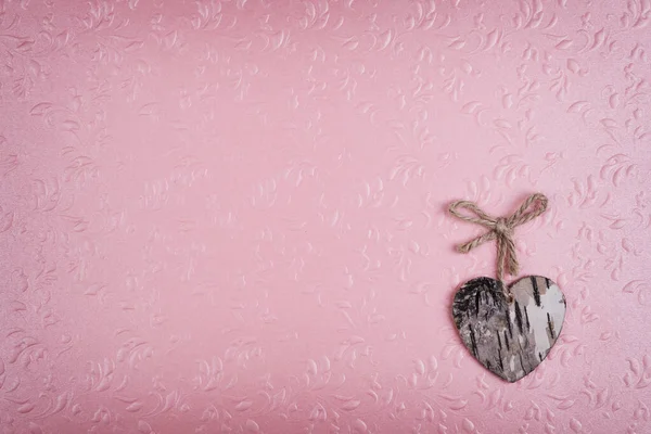 Grunge Srdce Lanem Luk Růžovém Pozadí Minimální Valentýnský Koncept — Stock fotografie