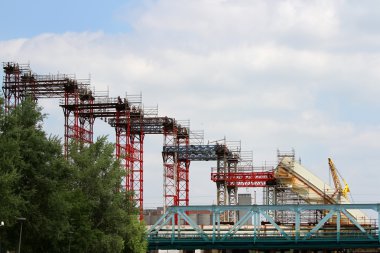 Köprü yapım aşamasında Novi Sad, Sırbistan için