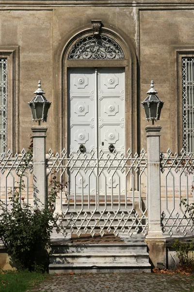 Tür im Dolmabahce Palast — Stockfoto