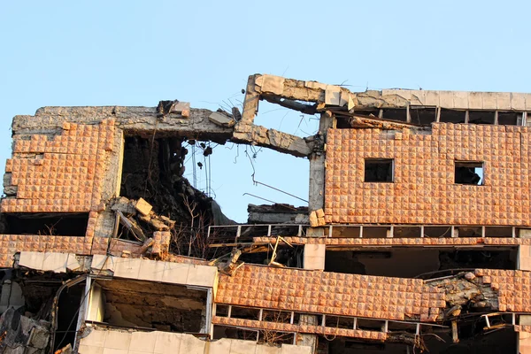 Edificio bombardeado en Belgrado — Foto de Stock