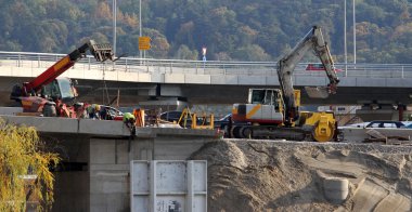 Yeni köprü yapım aşamasında