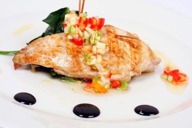 Karışık sebzeli ızgara tavuk