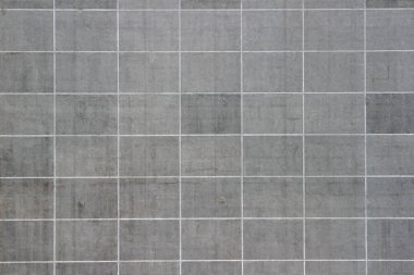 Taş desenli gri blok panel arka planı, modern bina cephesi