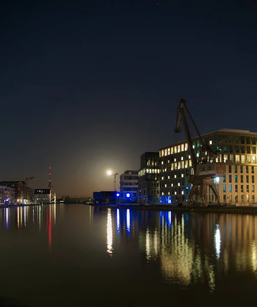 MUNSTER, TYSKLAND - Munsters inre hamn vid fullmåne i Munster, Nordrhein-Westfalen, Tyskland — Stockfoto