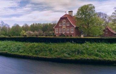 Almanya 'nın Muensterland bölgesinin manzarasına bakın. Rueschhaus adında bir ev.