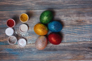 DIY proje ve yeni yaratıcı fikir nasıl renkli Paskalya yumurtaları için