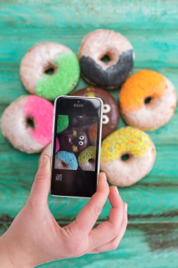 fotoğrafta çörek ile Kahvaltı