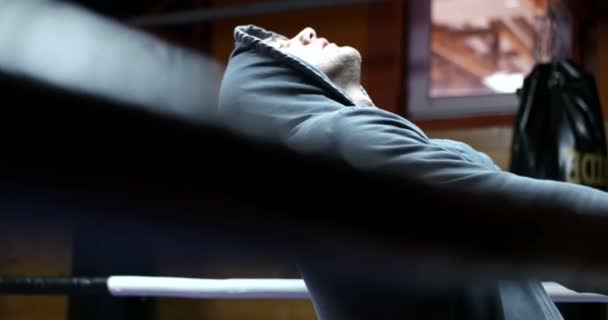 Boxer Maschile Sul Ring Che Prepara Allenamento — Video Stock