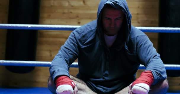 Entrenamiento de boxeador en ring — Vídeo de stock