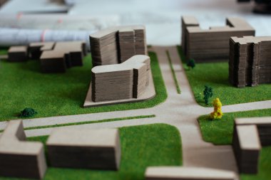 Mimari Proje. / bina modeli ve araçları üzerinde con hazırlanması