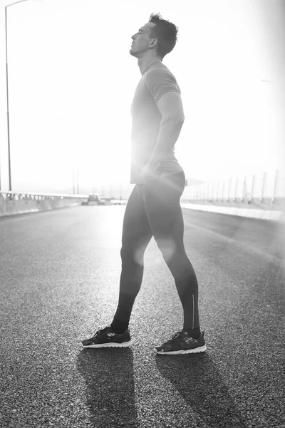 Hombre huyendo. Corredor masculino en el entrenamiento de velocidad de carrera para maratho — Foto de Stock
