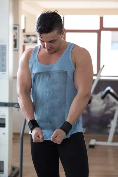 Retrato de un joven físicamente en forma — Foto de Stock