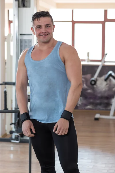 Retrato de un joven físicamente en forma — Foto de Stock