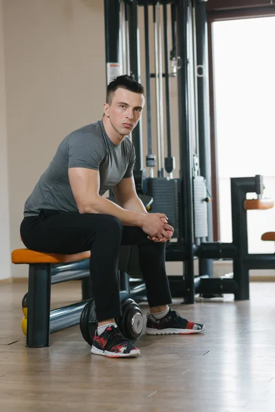 Retrato de un joven físicamente en forma — Foto de Stock