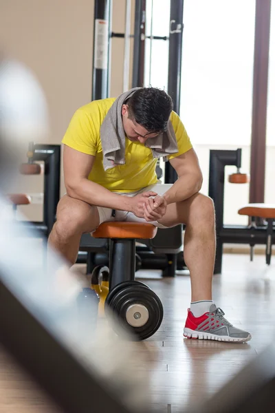 Retrato de un joven físicamente en forma — Foto de Stock