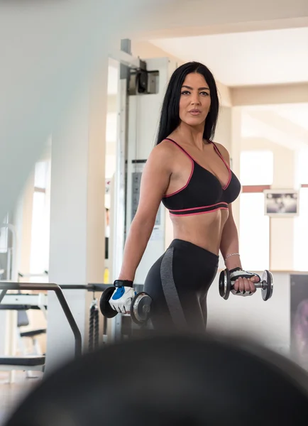 Atraktivní fitness žena, vyškolení ženské tělo, životní styl portrai — Stock fotografie