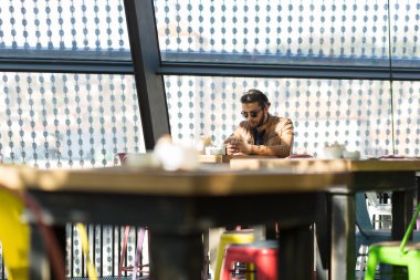 Adam çalışma Home Ofis başlamak yukarıya fikirler kavramı