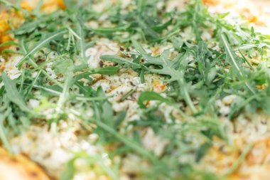 Sebzeler, domates sau geleneksel vejetaryen İtalyan pizza