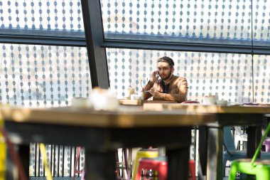 Adam çalışma Home Ofis başlamak yukarıya fikirler kavramı