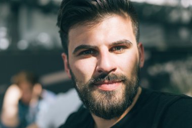 Adam Hipster ara rahat vizyon Cafe rahatla kavramı
