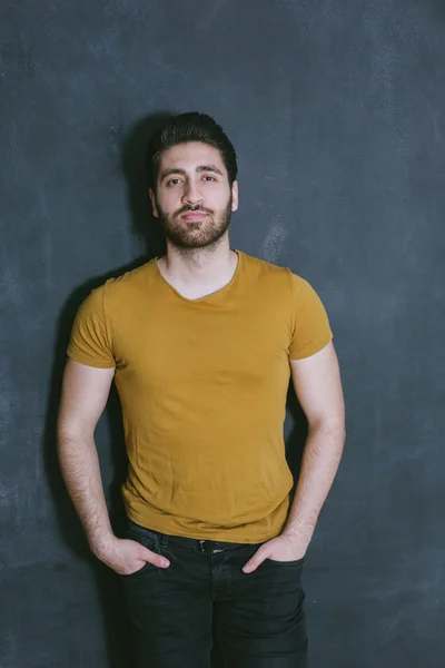 Hombre árabe fresco con retrato de barba — Foto de Stock