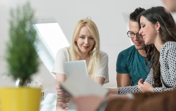 Ungdom i næringslivet – stockfoto