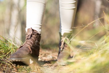 sıcak ayakkabı ayaklarda