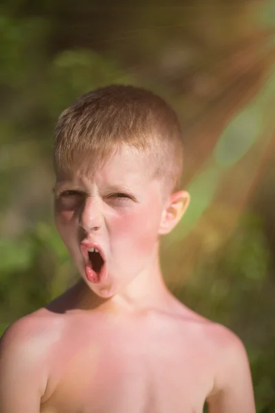 怒っている子供の肖像画 — ストック写真